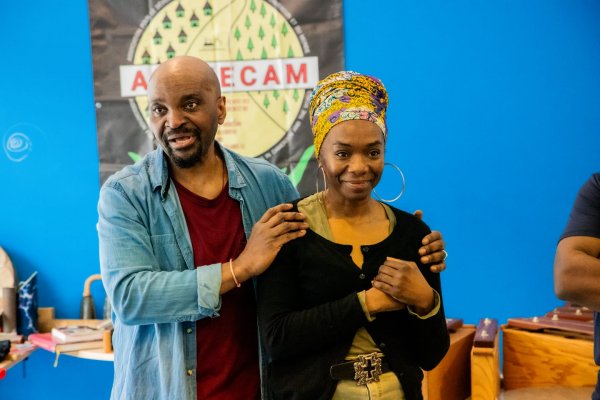 Emil Abossolo-Mbo producteur de nouveaux talents