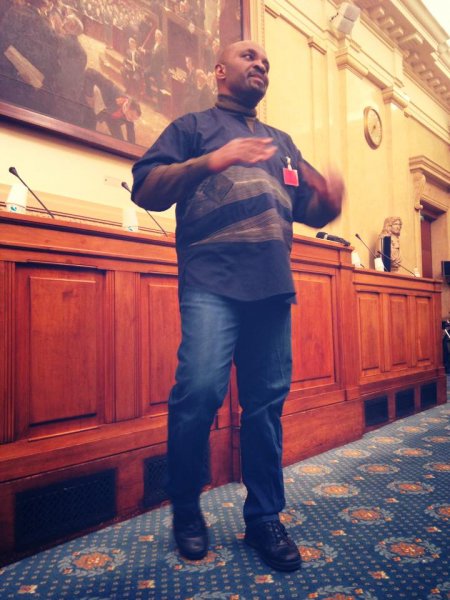 Emile Abossolo-Mbo à l'Assemblée Nationale